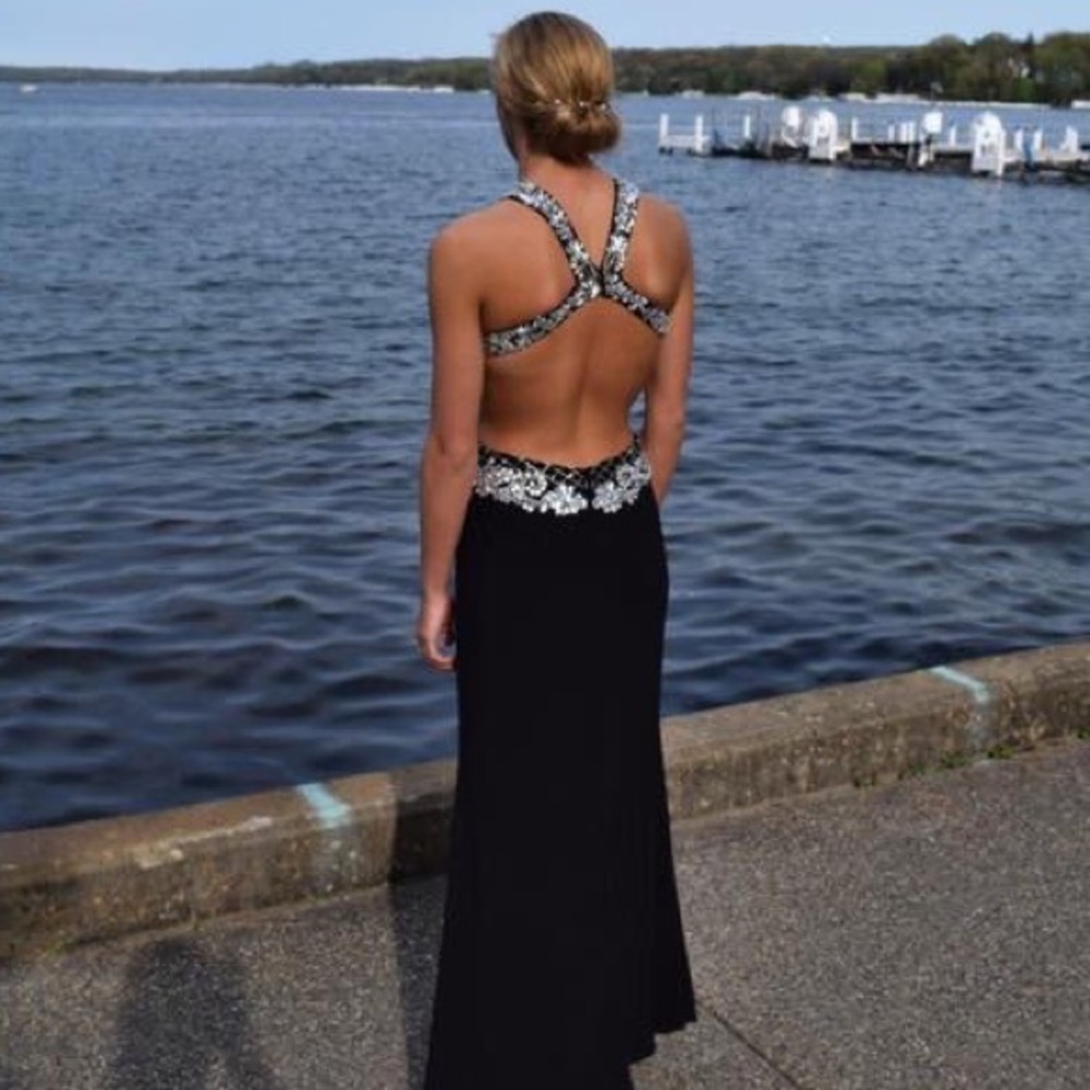 PROM DRESS - Picture 3 of 5